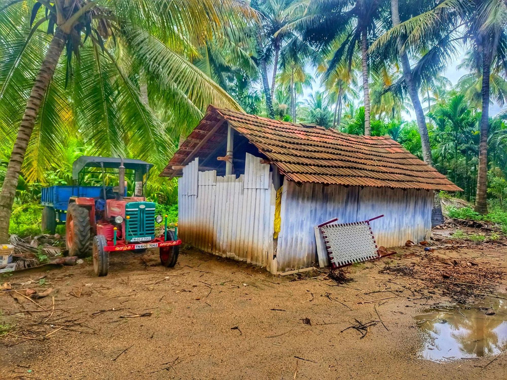 Shivalaya Farmstay Located Amdist Coconut Farm With River Access Near Isha,Adiyogi,Siruvani Alandurai Exterior photo